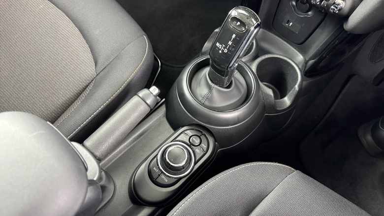 MINI Hatchback 1.5 Cooper Classic Premium 5dr Petrol Hatchback